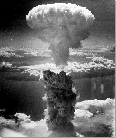 20150804_atomic-bomb-398277_640