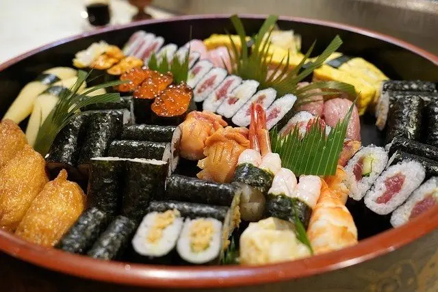 sushi-g8bae3deb0_640